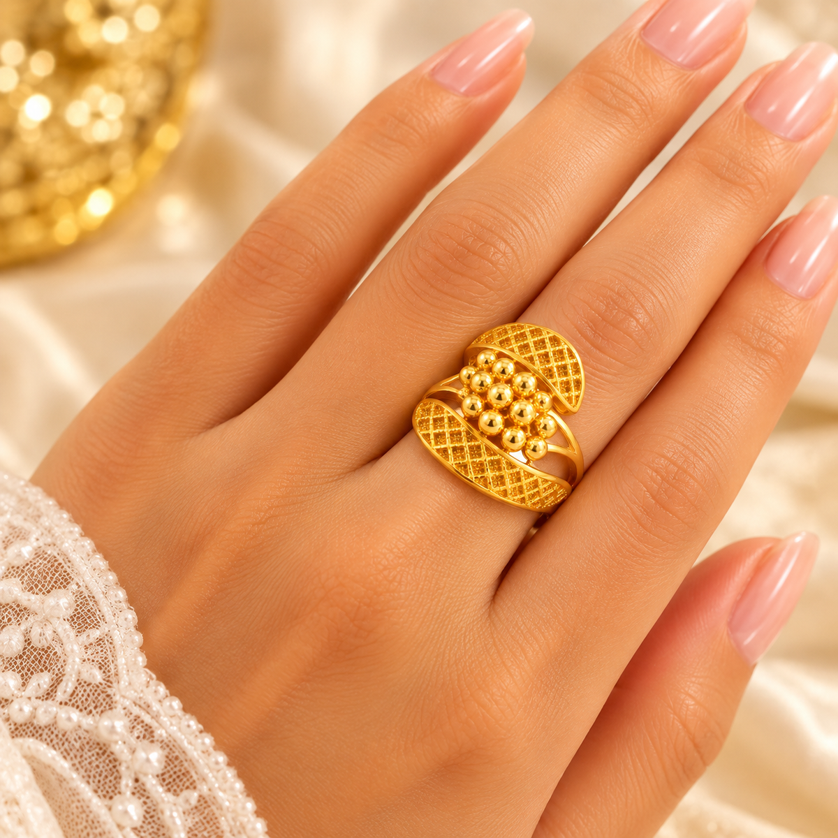Women's Artificial Gold-Plated Fashion Ring – Elegant Statement Jewelry