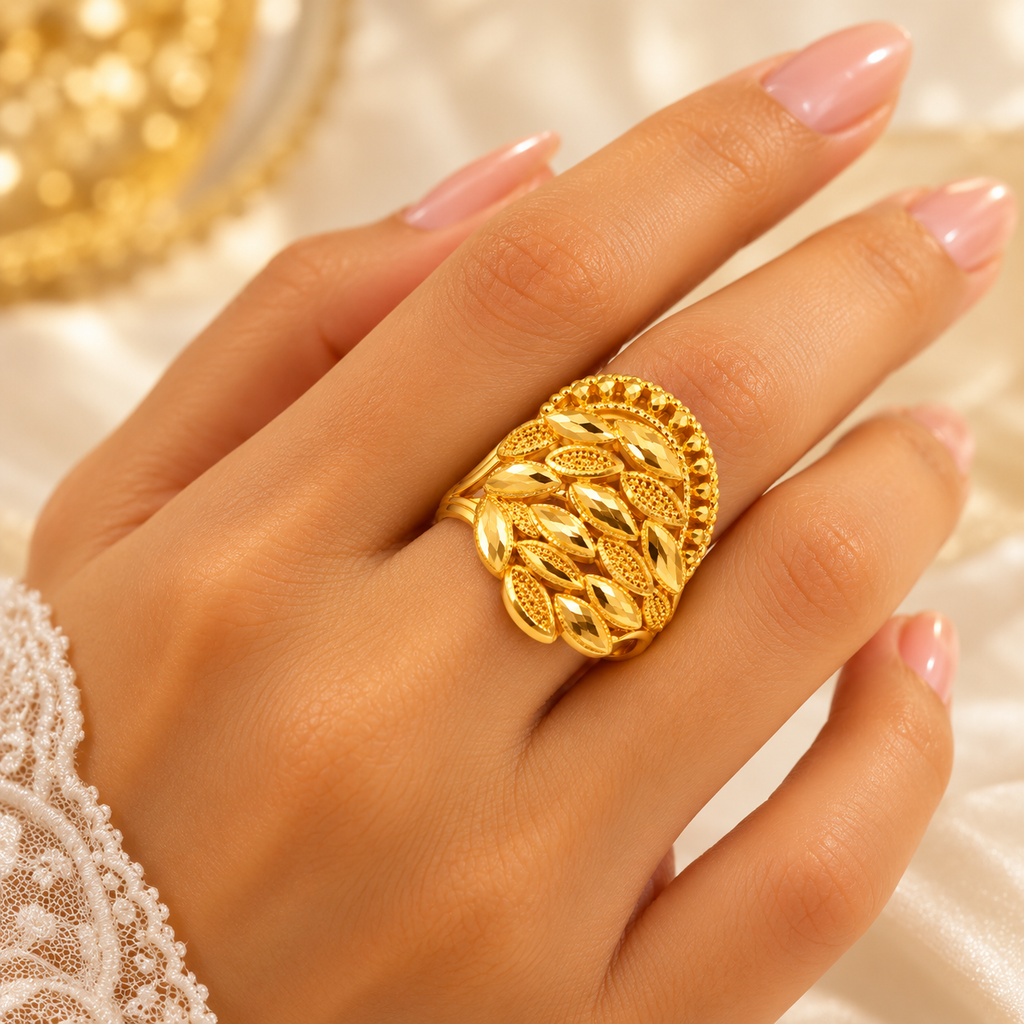 Women's Artificial Gold-Plated Fashion Ring – Elegant Statement Jewelry
