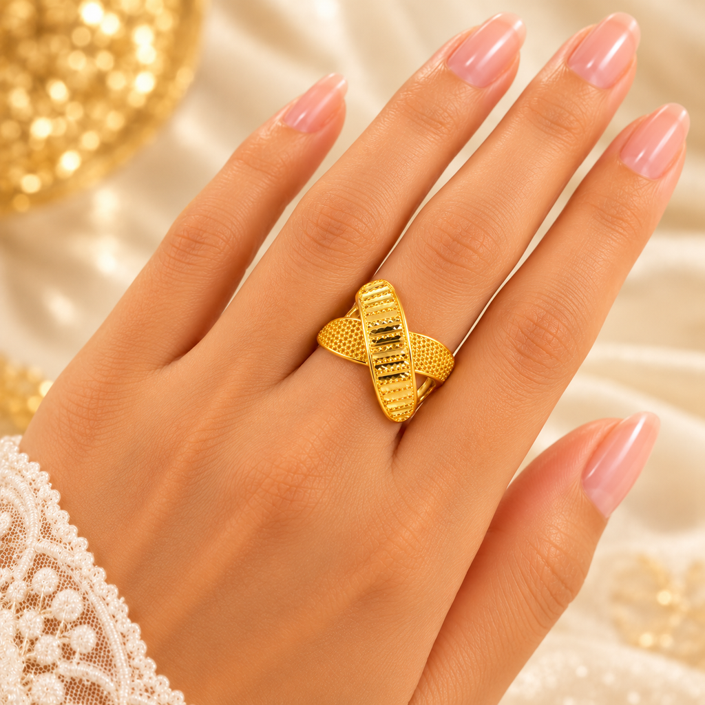 Women's Artificial Gold-Plated Fashion Ring – Elegant Statement Jewelry