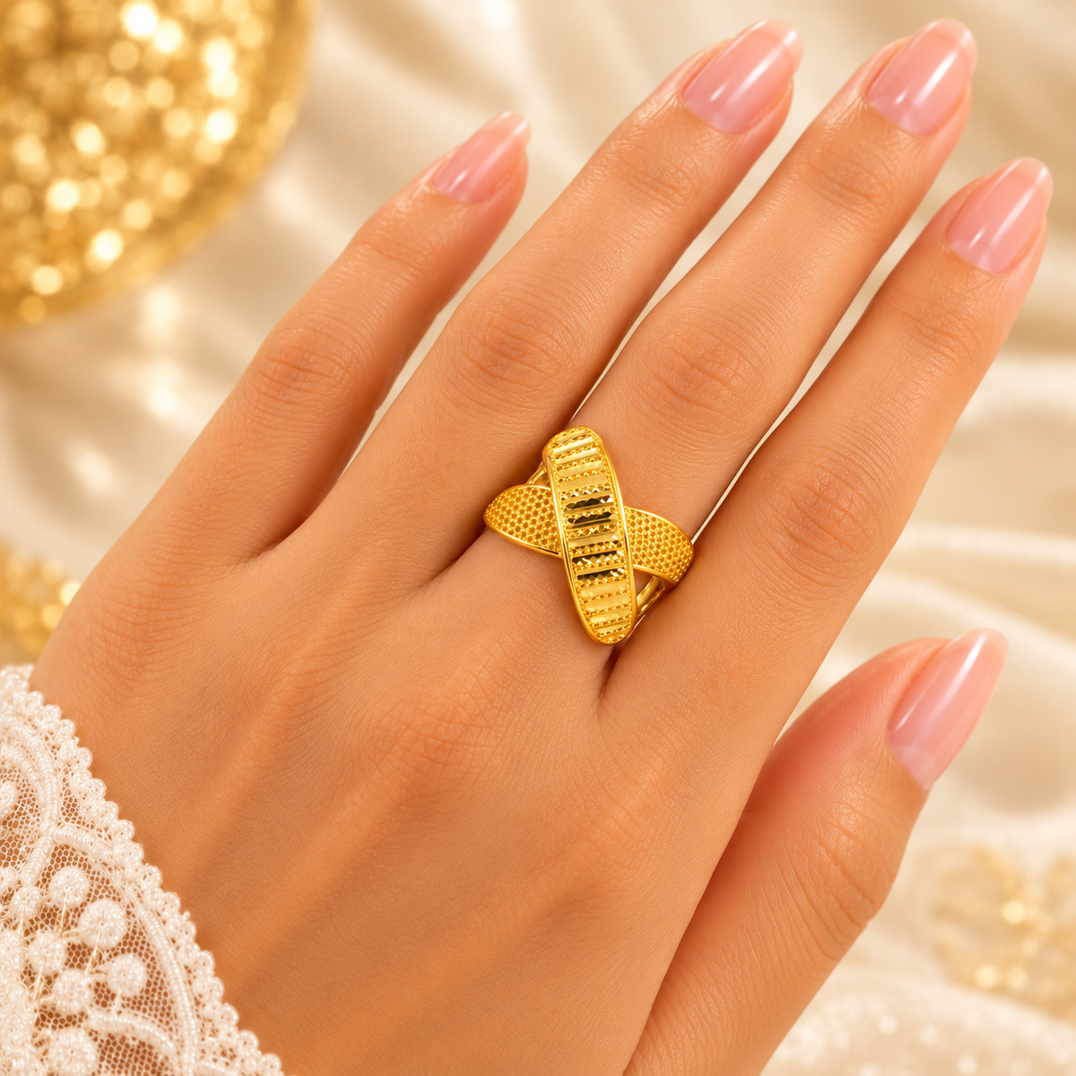 Women's Artificial Gold-Plated Fashion Ring – Elegant Statement Jewelry