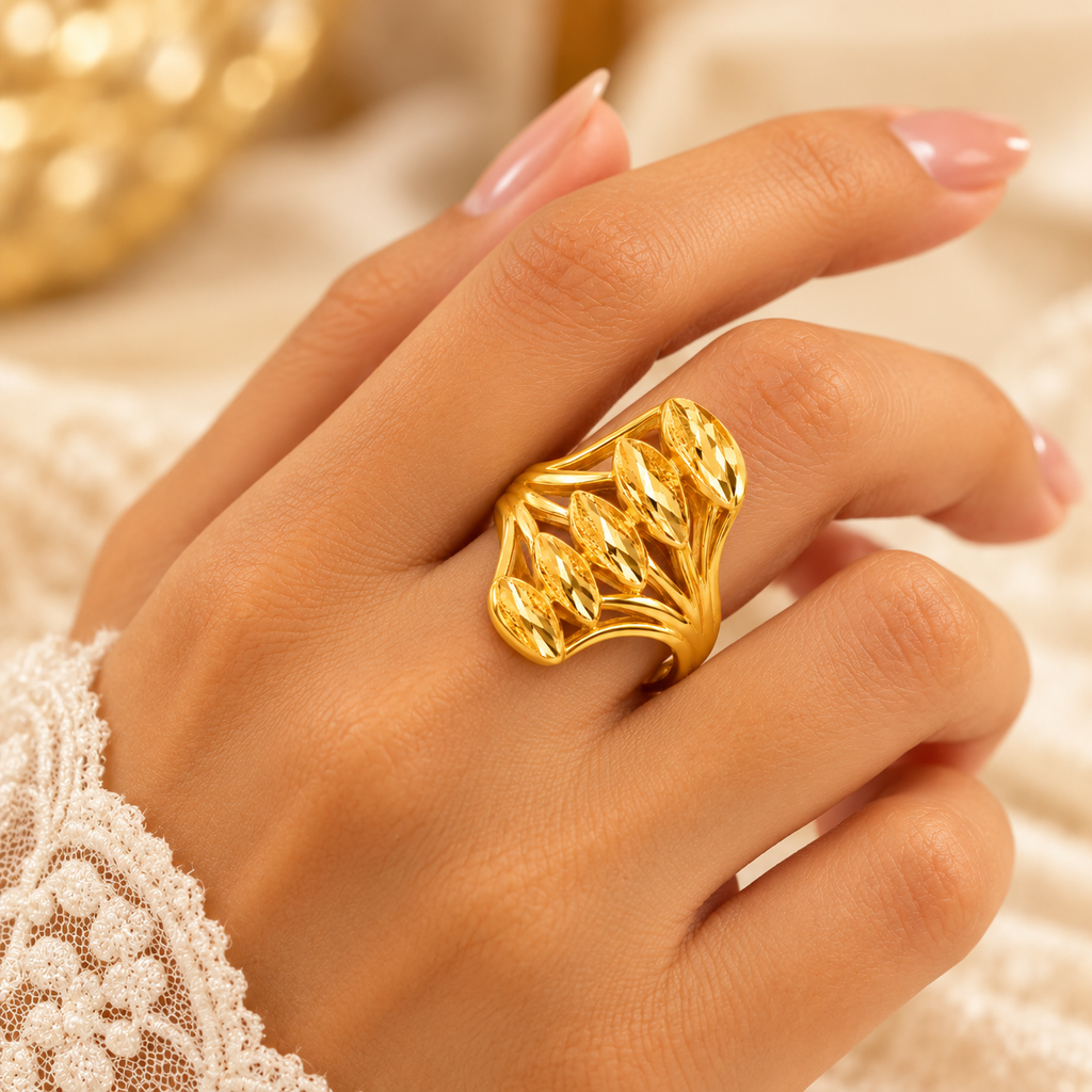 Women's Artificial Gold-Plated Fashion Ring – Elegant Statement Jewelry