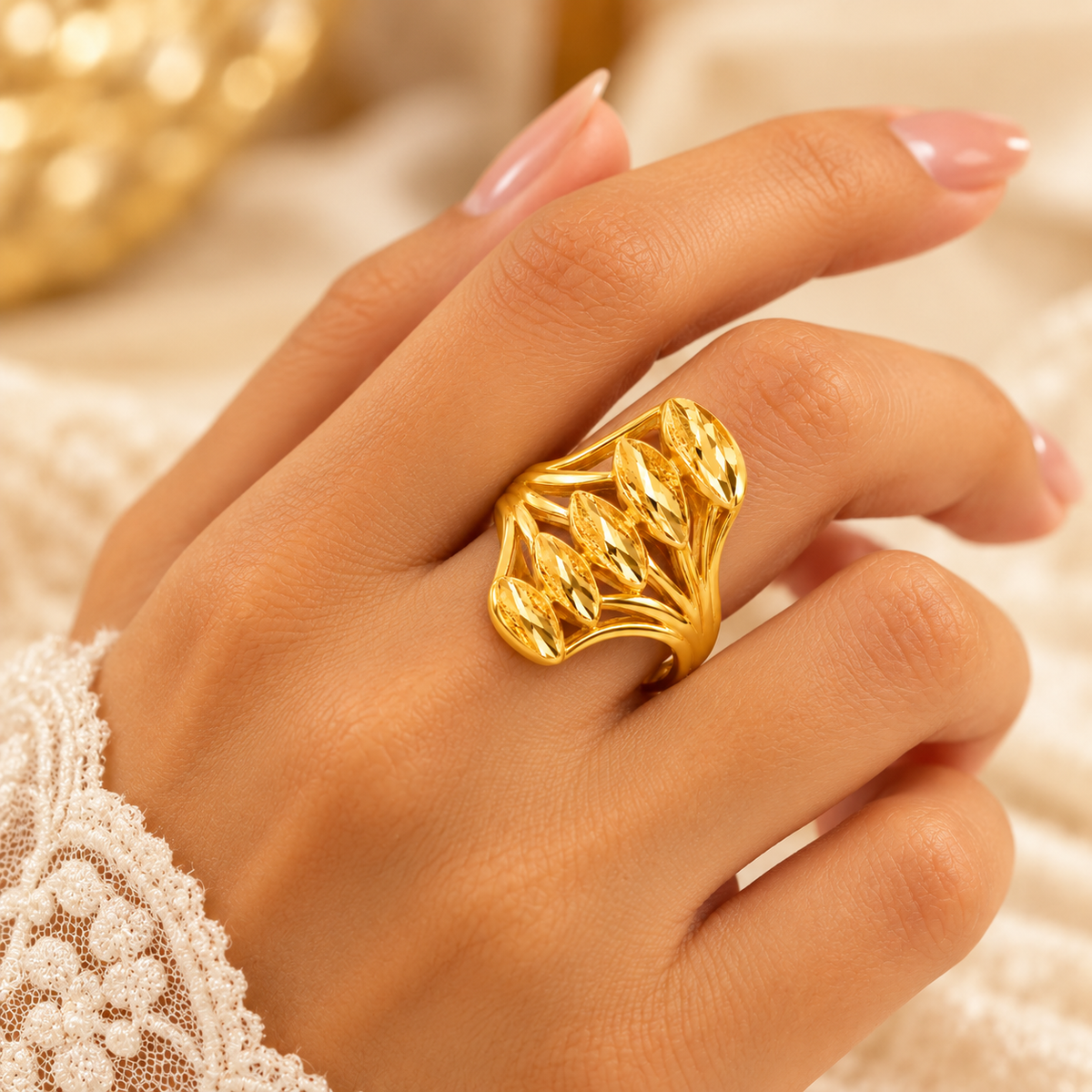 Women's Artificial Gold-Plated Fashion Ring – Elegant Statement Jewelry